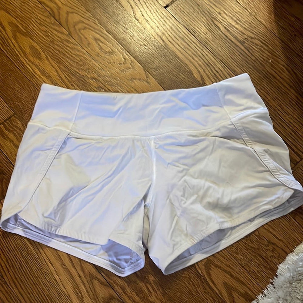 White lulu size 6! No tag but they are a 6